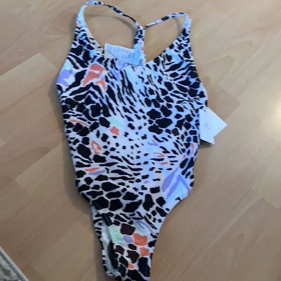 VOLCOM Swimsuit  - Picture 4 of 6